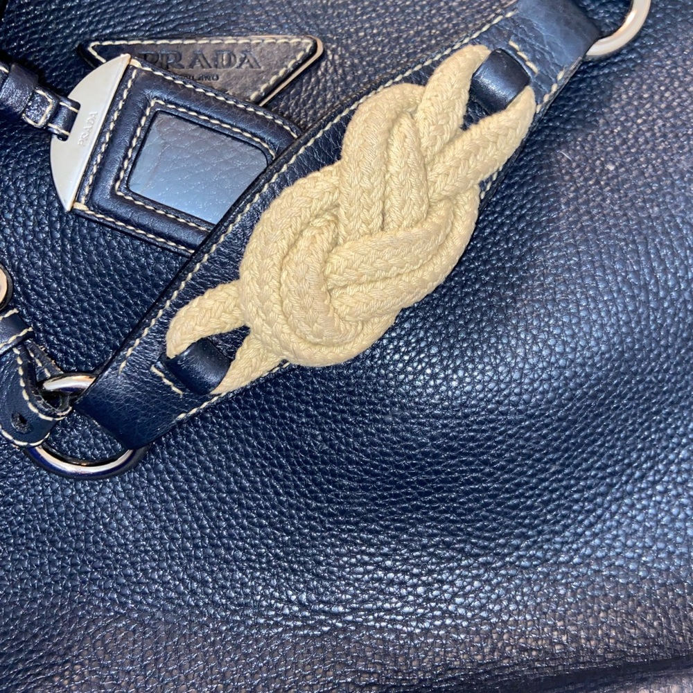 💙BEAUTIFUL PRADA BAG💙 - Picture 4 of 10